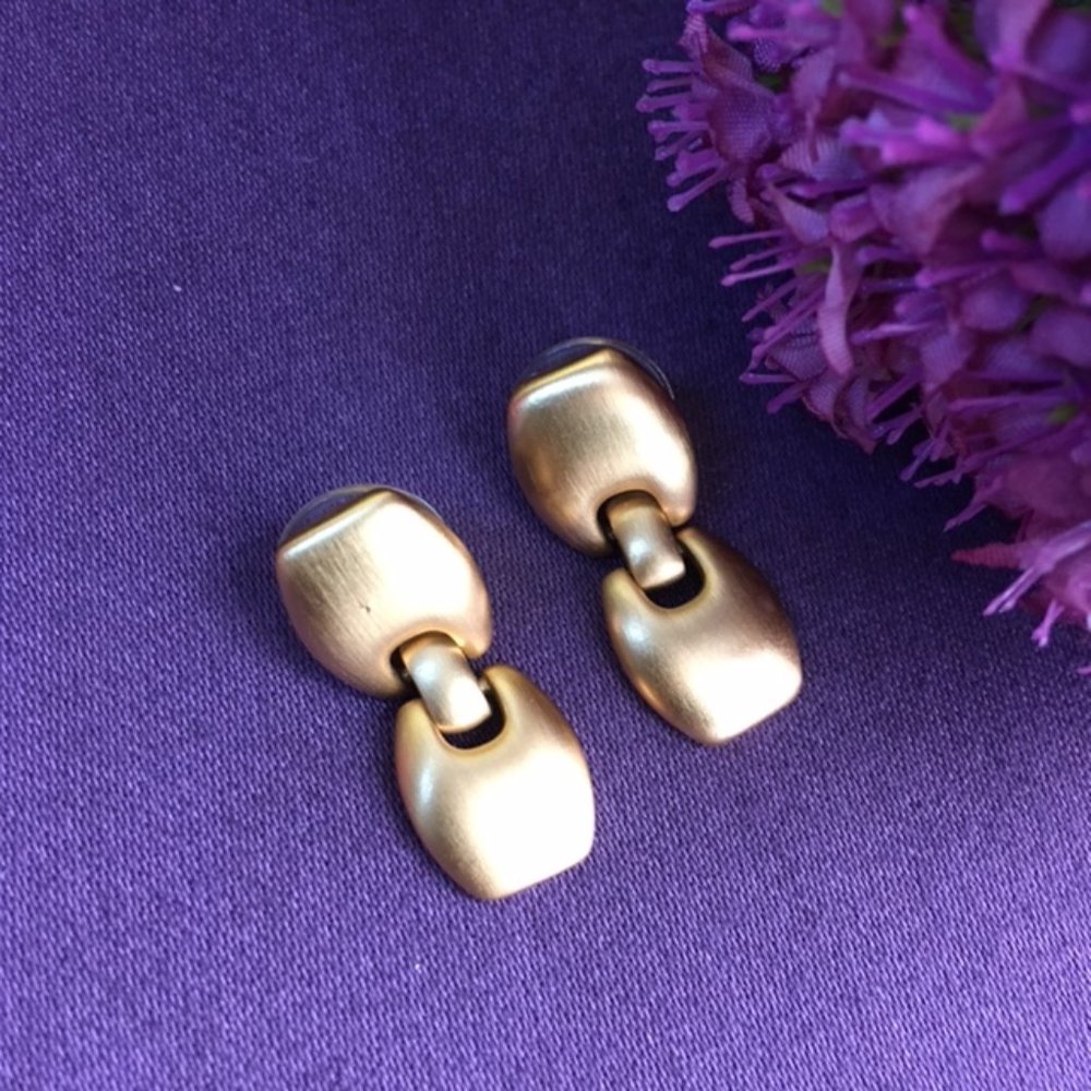 Dangle earrings